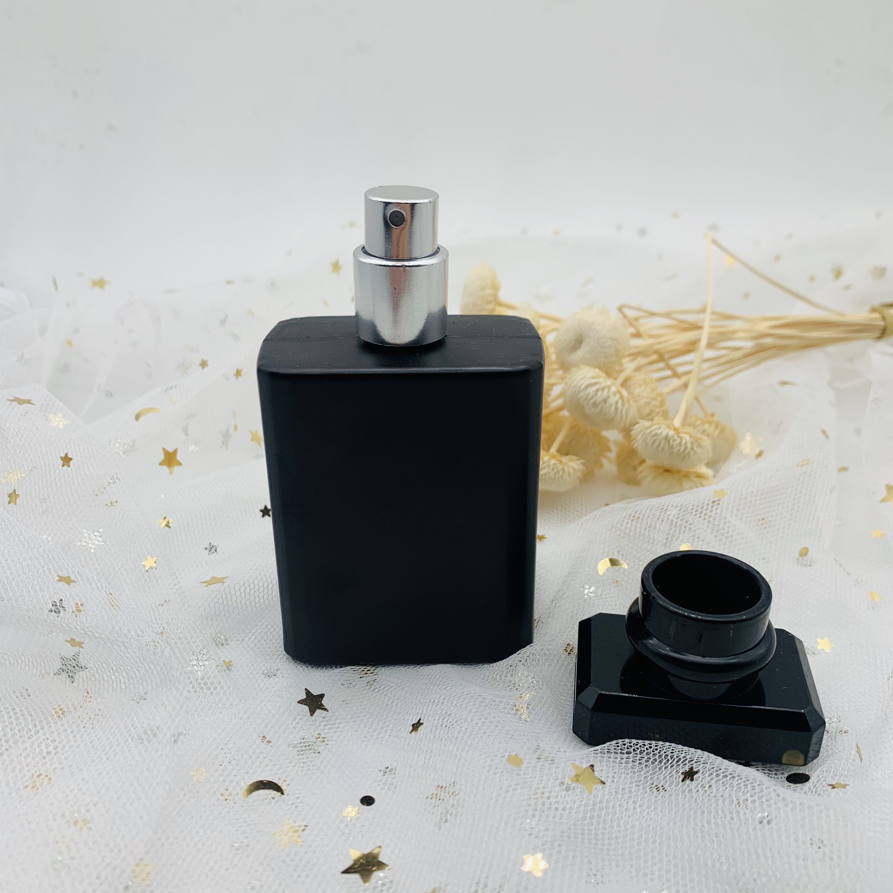 Hot Sale In Stock 50ml Black Glass Perfume Bottle With Screw Spray