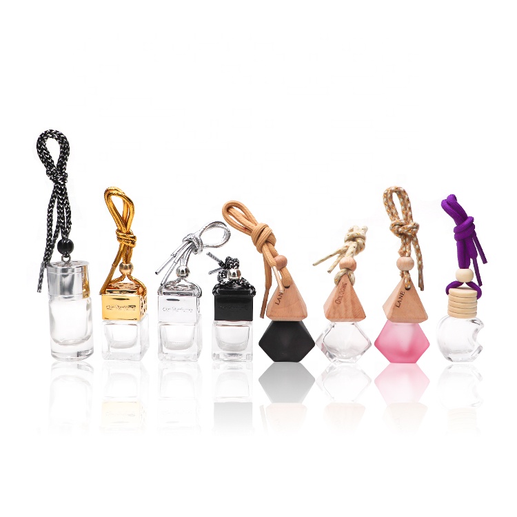 Hot Sale Mini Clear Diamond Shaped Hanging Car Perfume Bottle Air Freshener Bottle 8 ml With Wooden Cap