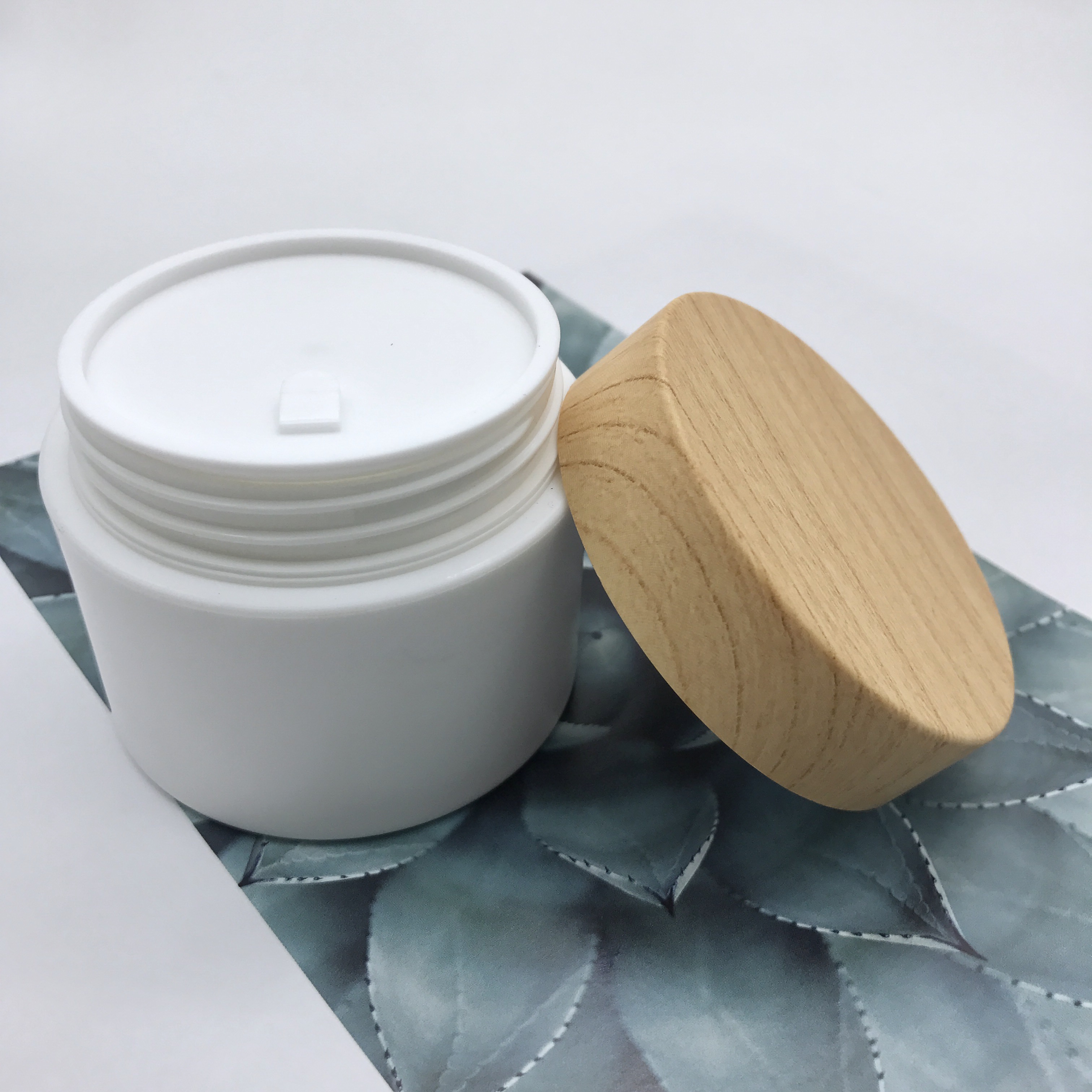 Hot Sale PP Plastic Cream Jar 30g 50g 100g White Cream Jar with Wood Screw Cap