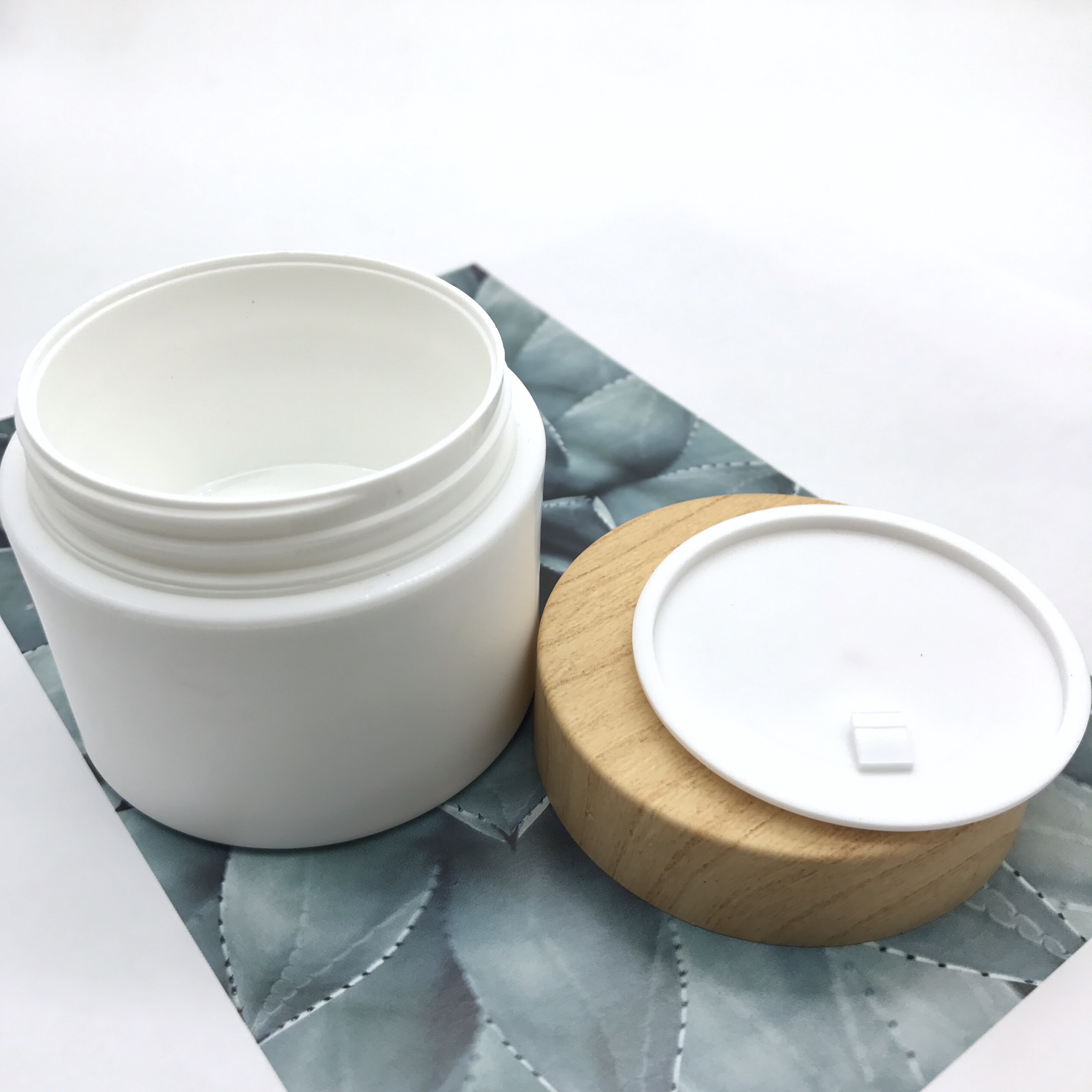 Hot Sale PP Plastic Cream Jar 30g 50g 100g White Cream Jar with Wood Screw Cap