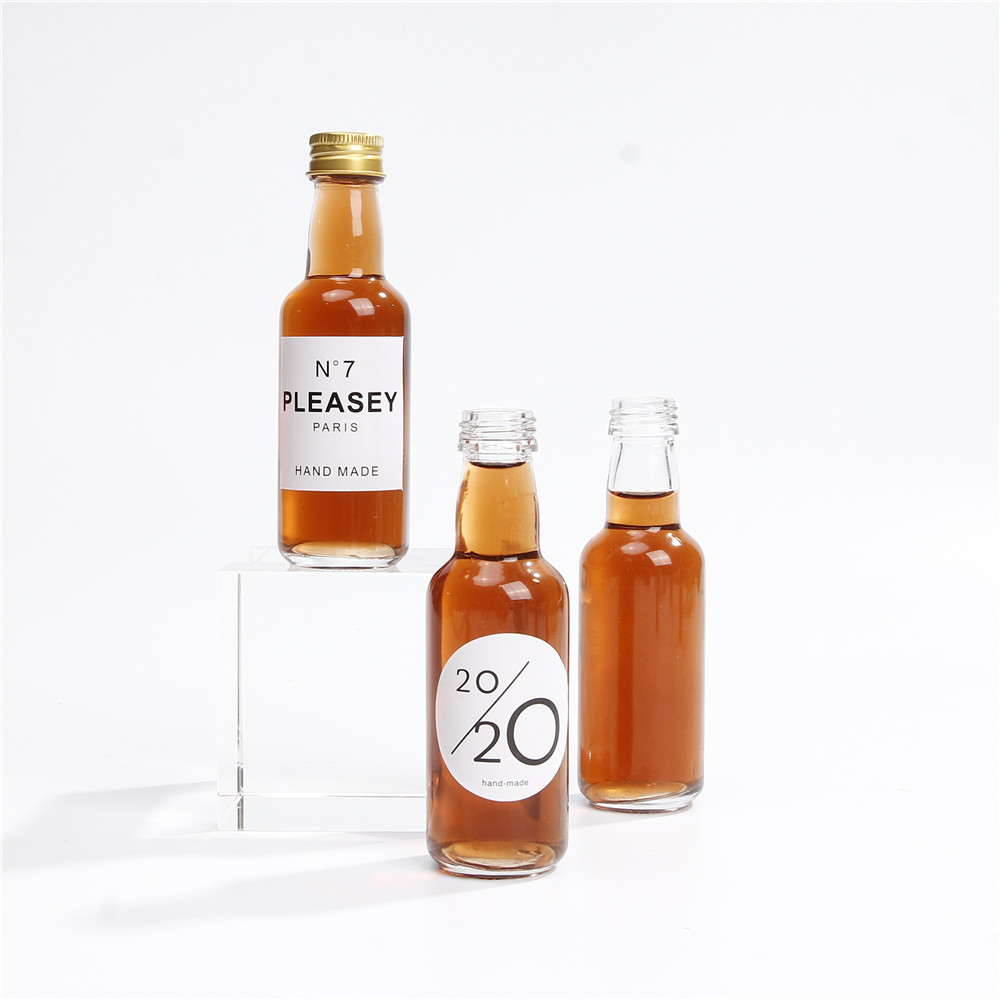 Hot Sale Professional Round Liquor Glass Bottle Mini Whisky Bottle 50ml Glass Bottle Spirit With Cork Top