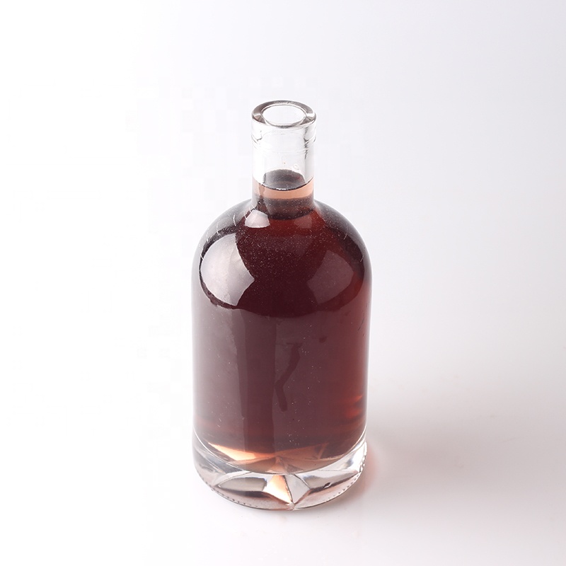 Hot Sale Sealing Type 750ml Glass Gin Bottle With Cork Lid