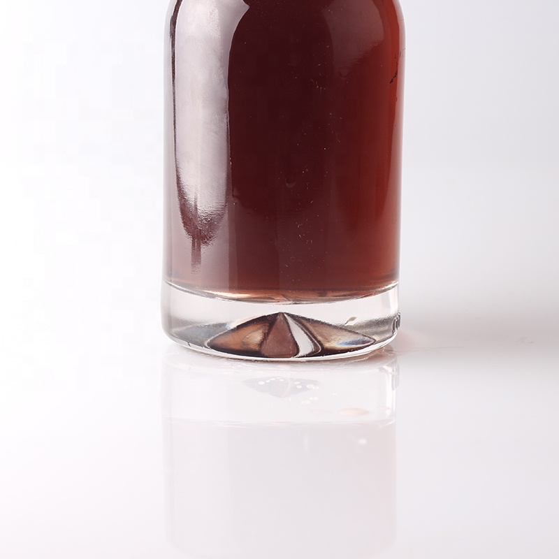 Hot Sale Sealing Type 750ml Glass Gin Bottle With Cork Lid