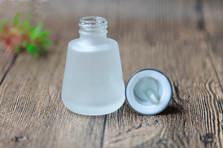 Hot Sale frosted lotion cosmetic dropper glass bottle with low price