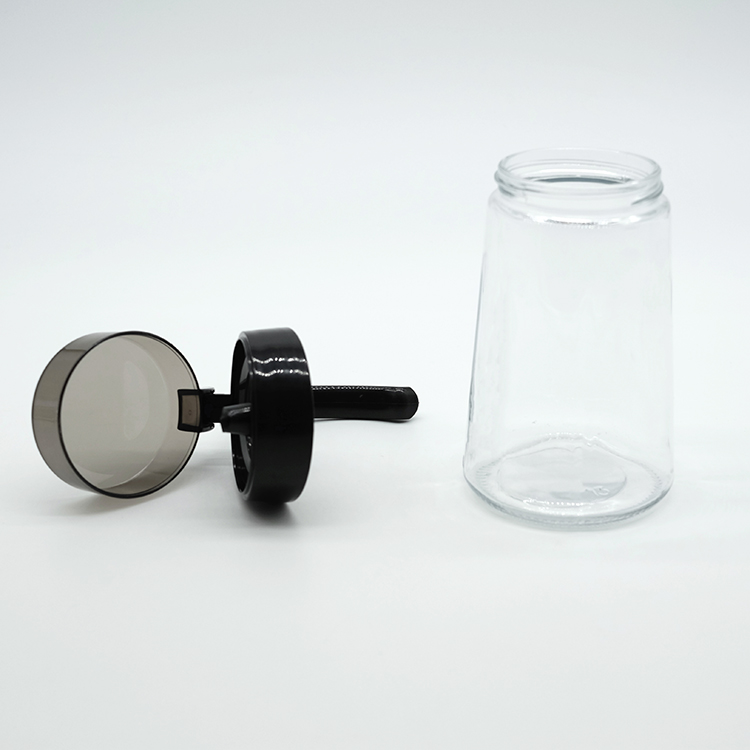 Hot Sales 650ml Glass Oil Dispenser Vinegar Glass Jar with Plastic Spout Juice Drinks Jar Dispenser with Black Handle
