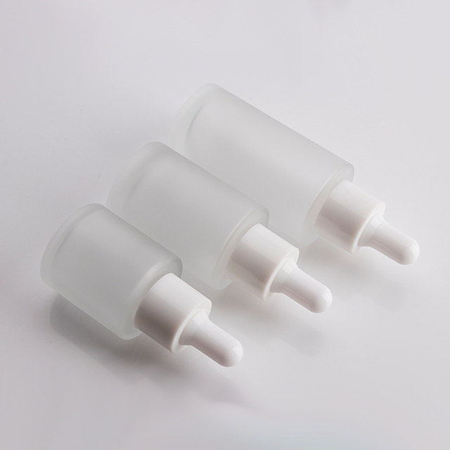 Hot Sales Cosmetic Empty 30ml Flat Shoulder Essential Oil Dropper Glass Bottle