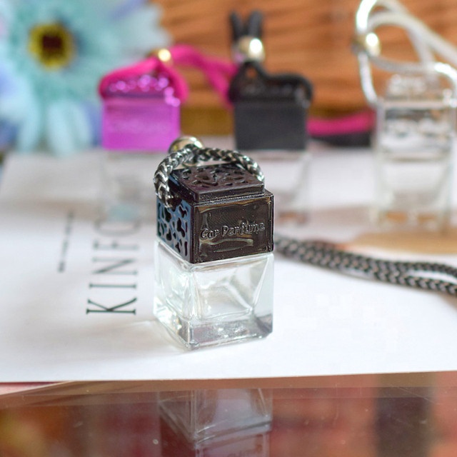 Hot Selling Car Air Freshener 8ML Empty Square Shape Car Hanging Perfume Bottles Glass Diffuser Bottle for Essential Oils