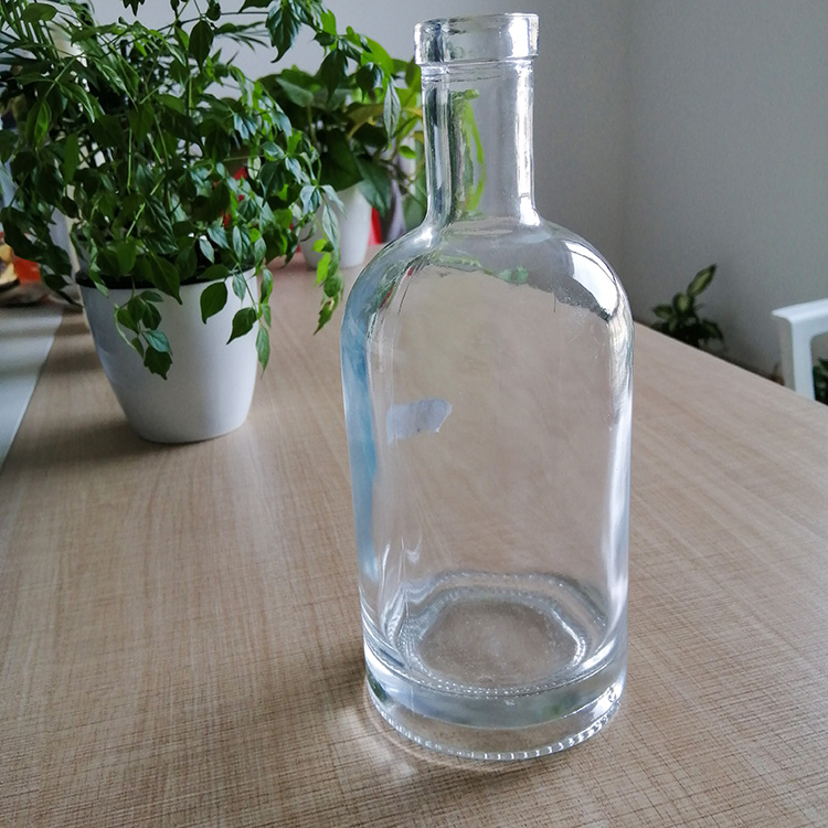 Hot Stamping Surface Matte Black 750ml Glass Bottle Gin Black Bottle With Cork