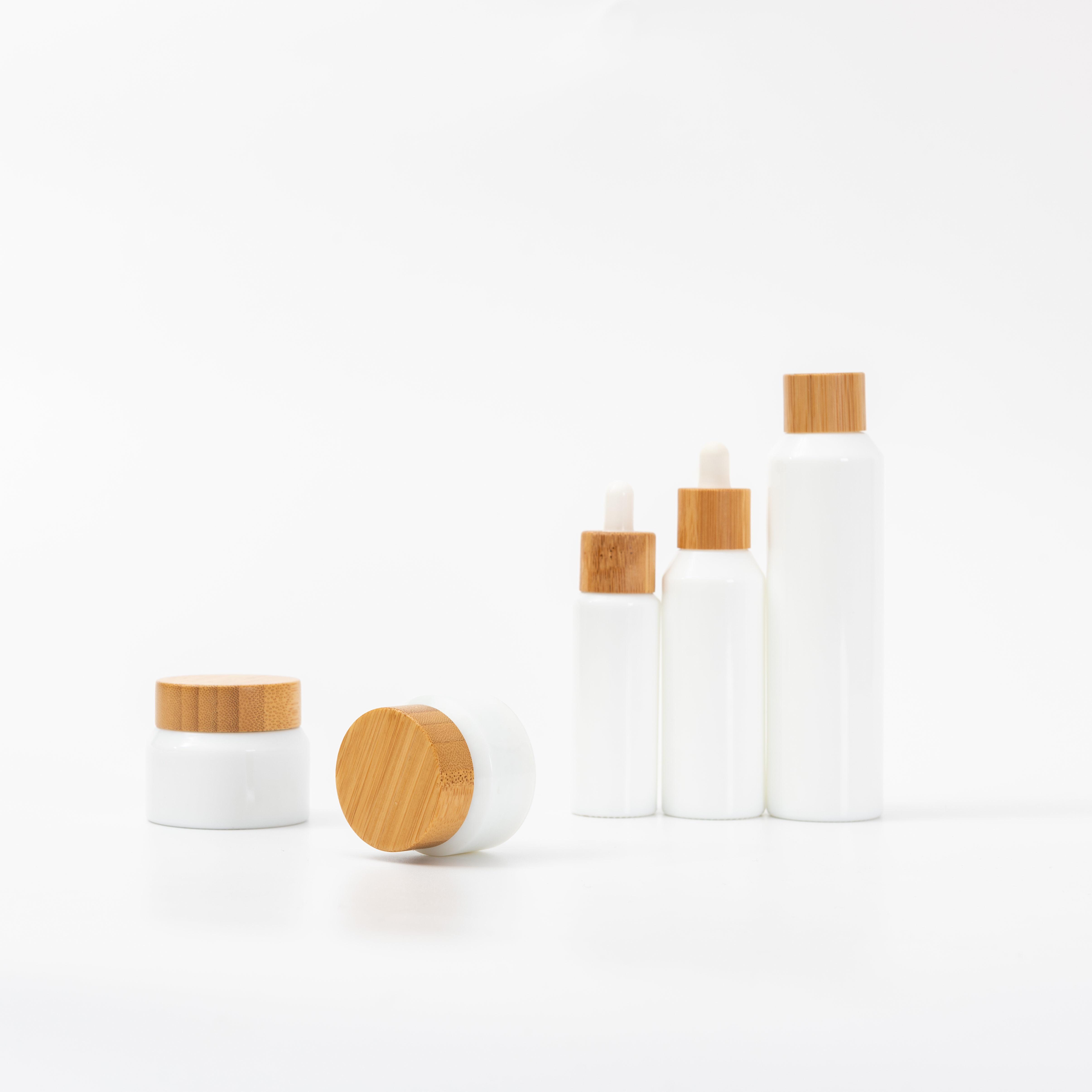 Hot cake 30g 50g 30ml 50ml 100ml opal white glass cosmetic bamboo bottle glass bamboo lid bottle bamboo cream jar