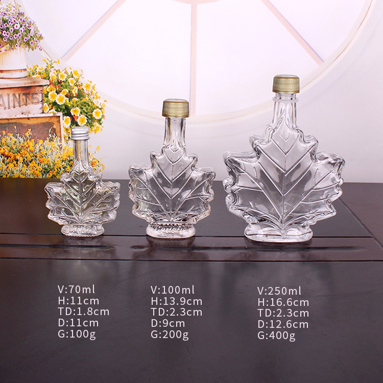 Hot sale 100ml maple leaf shape glass wine bottle with screw top lid