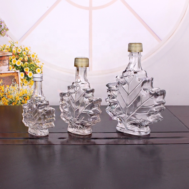 Hot sale 100ml maple leaf shape glass wine bottle with screw top lid