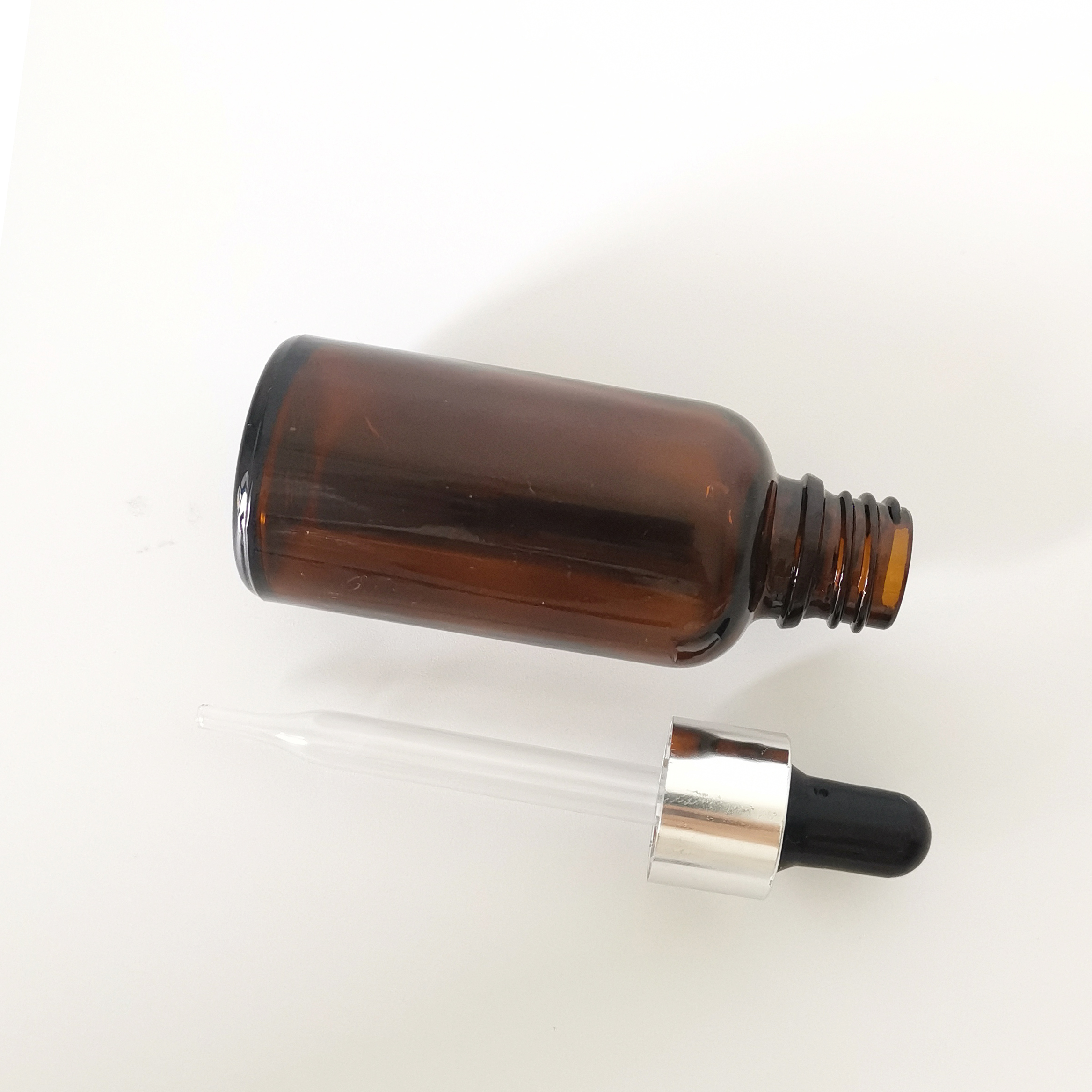 Hot sale 30ml clear amber round press pipette dropper cosmetic glass essential oil dropper bottle with aluminum cap