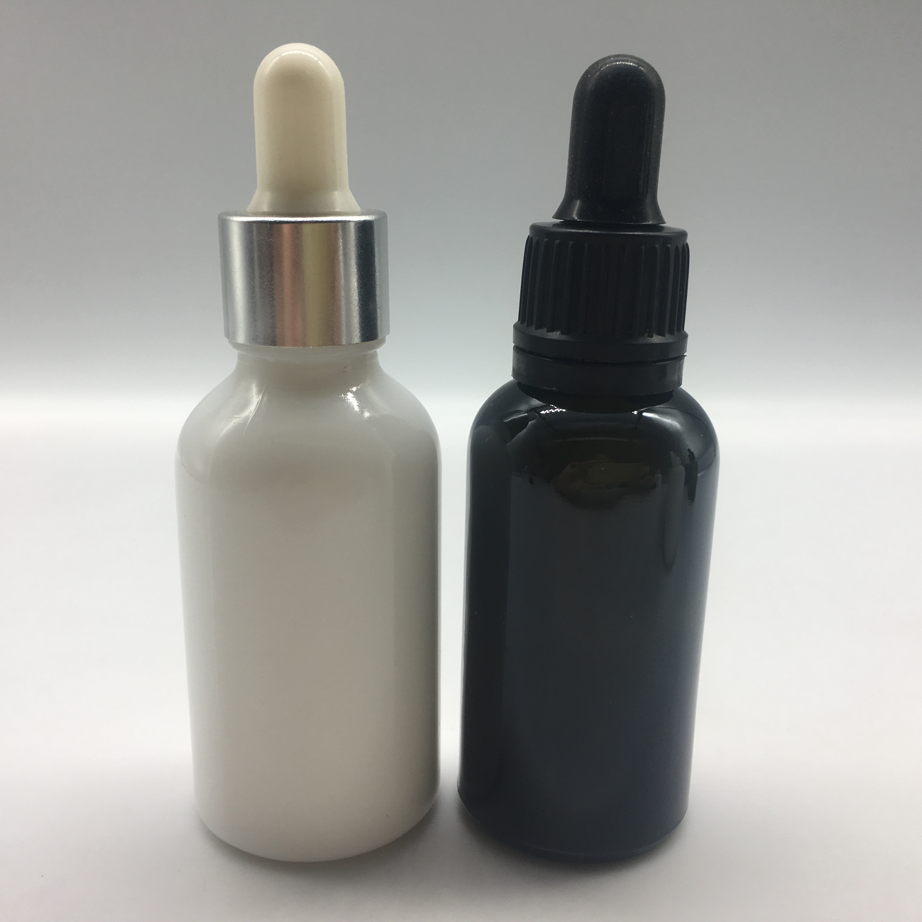 Hot sale 30ml matte white black frosted glass cosmetic dropper bottle with golden or black dropper for essential oil