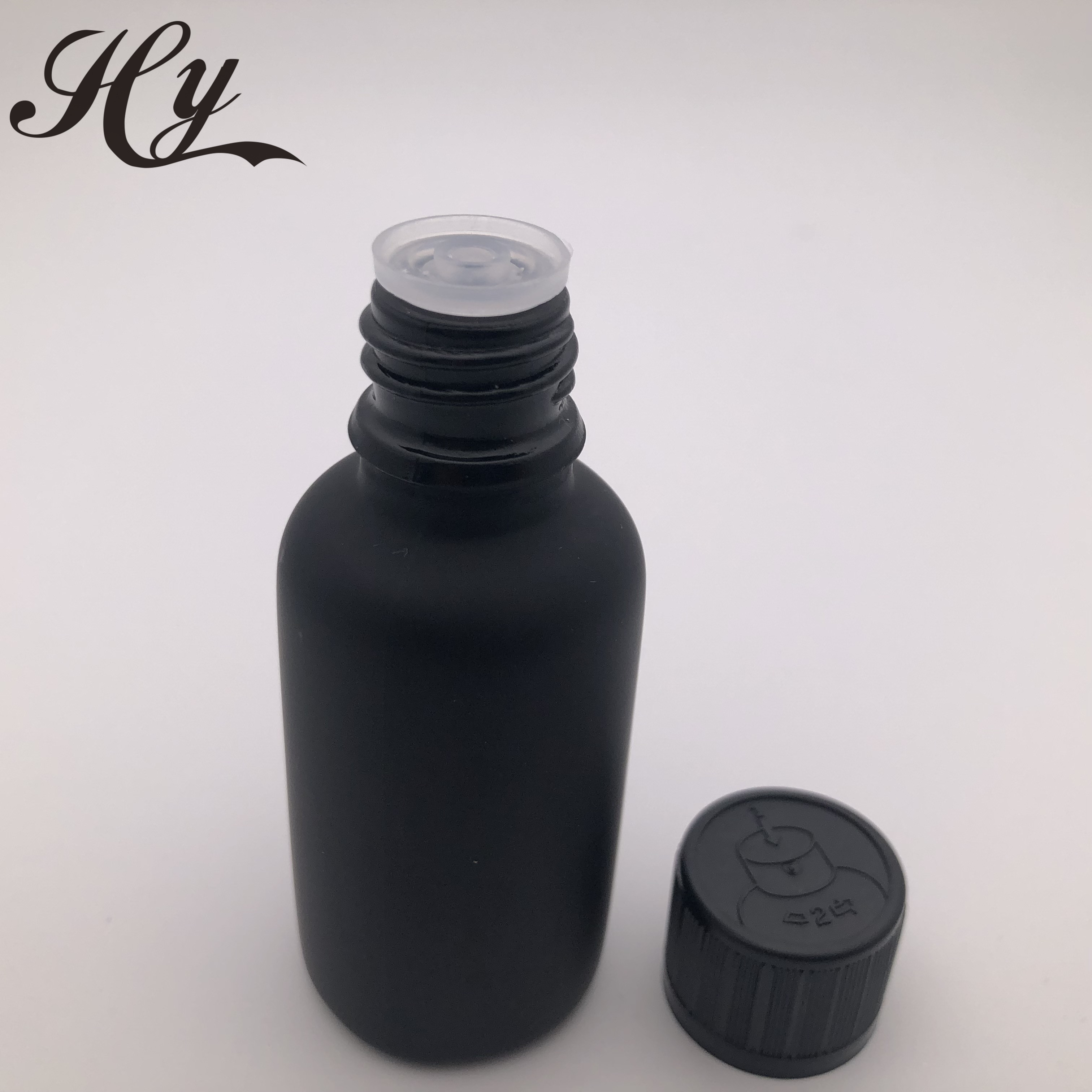 Hot sale black cosmetic essential oil glass bottle with screw cap