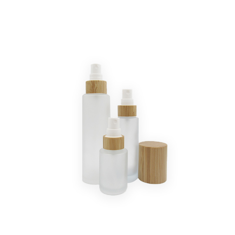 Hot sale luxury cosmetic packaging bamboo lid 120ml 4oz frosted glass lotion serum pump mist spray Bottle