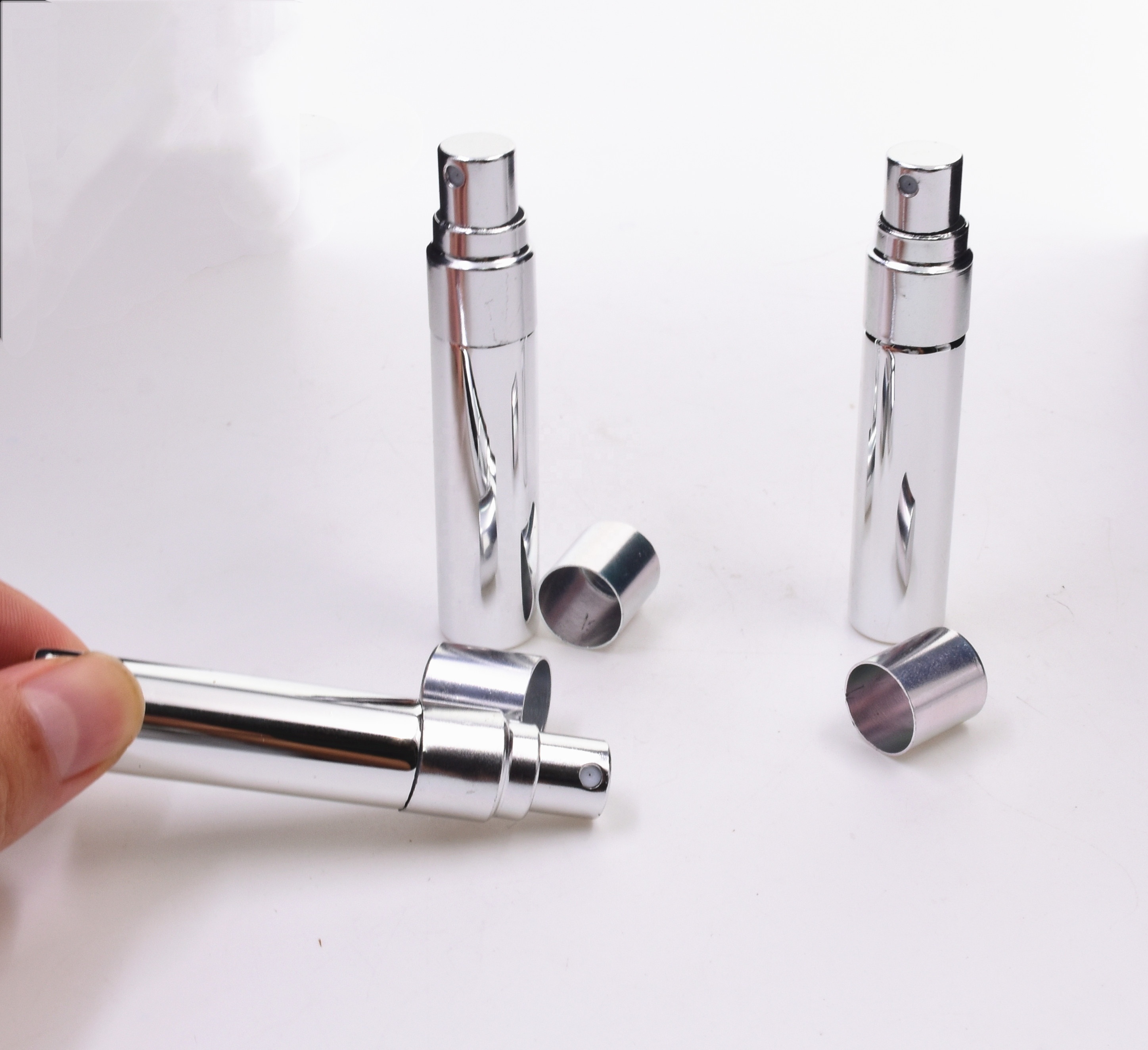 Hot sale mini travel pack 5 ml sliver round perfume sample separate cosmetics into small glass bottles with spray