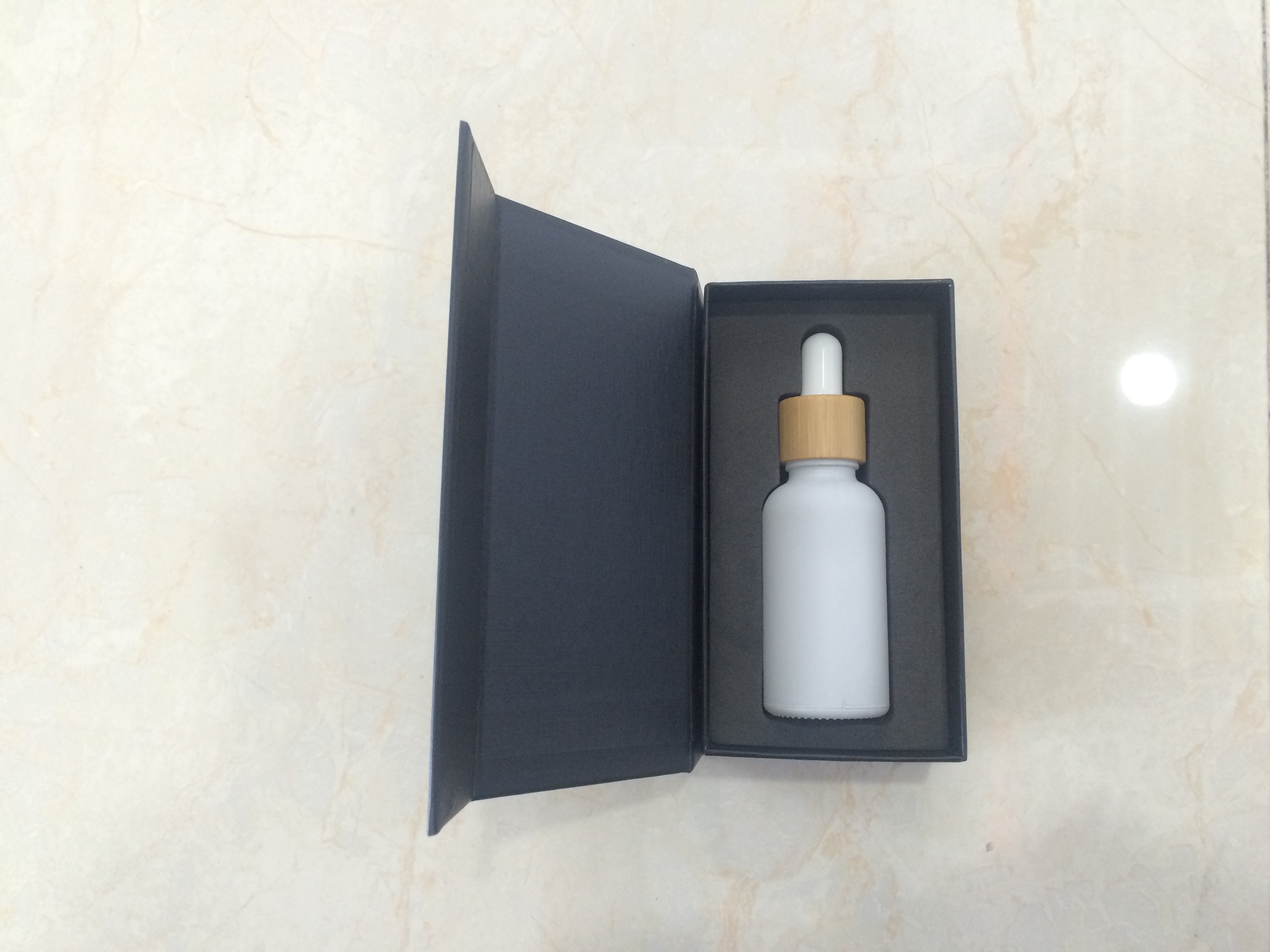 Hot sales 30ml colorful glass dropper bottle with bamboo cap and customized Paper box and tube with stocks