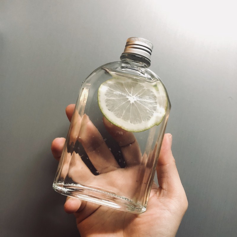 Hot selling 100ml 200ml 250ml 350ml 500ml flat transparent glass juice drink bottle with lid