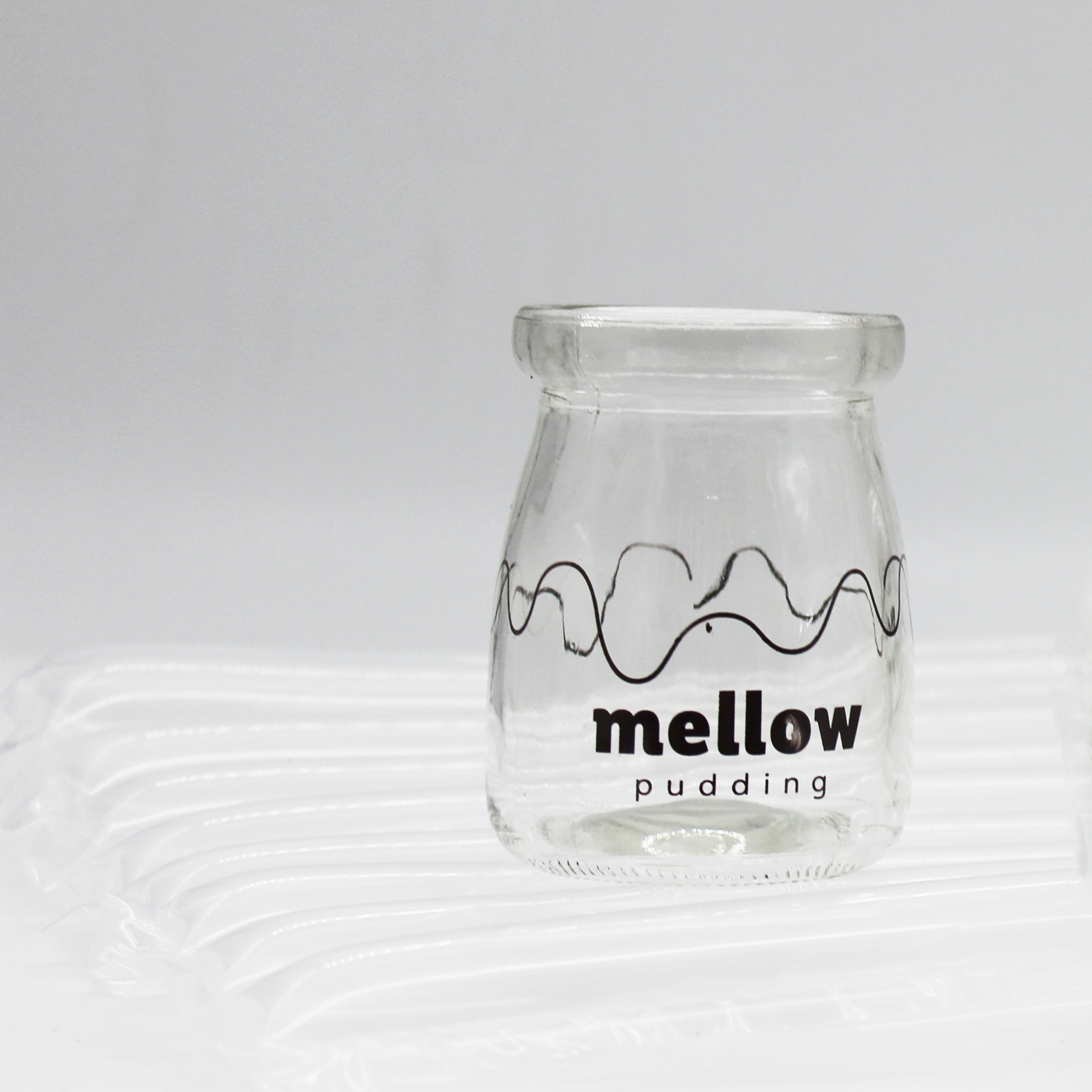 Hot selling fancy 100ml Mini milk tea containers wholesale glass bottles with cork lid pudding yogurt candy jars