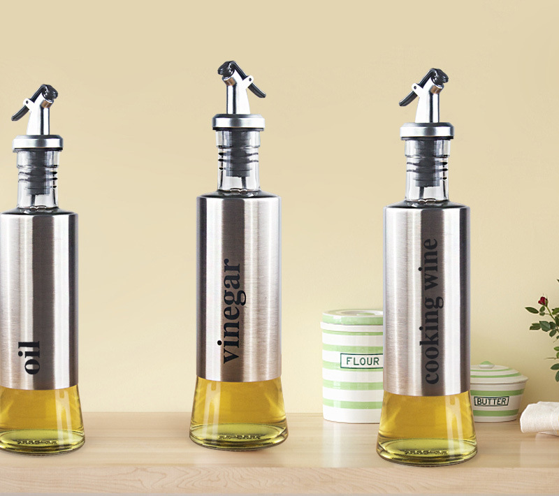 Hot selling home kitchen glass oil pot bottle stainless steel Castor leak-proof soy sauce bottle
