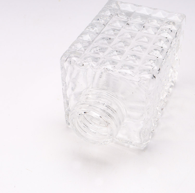 Hotel Pyramid Surface Square 100ml Transparent Screw Cap Perfume Glass Empty Reed Diffuse Glass Bottle