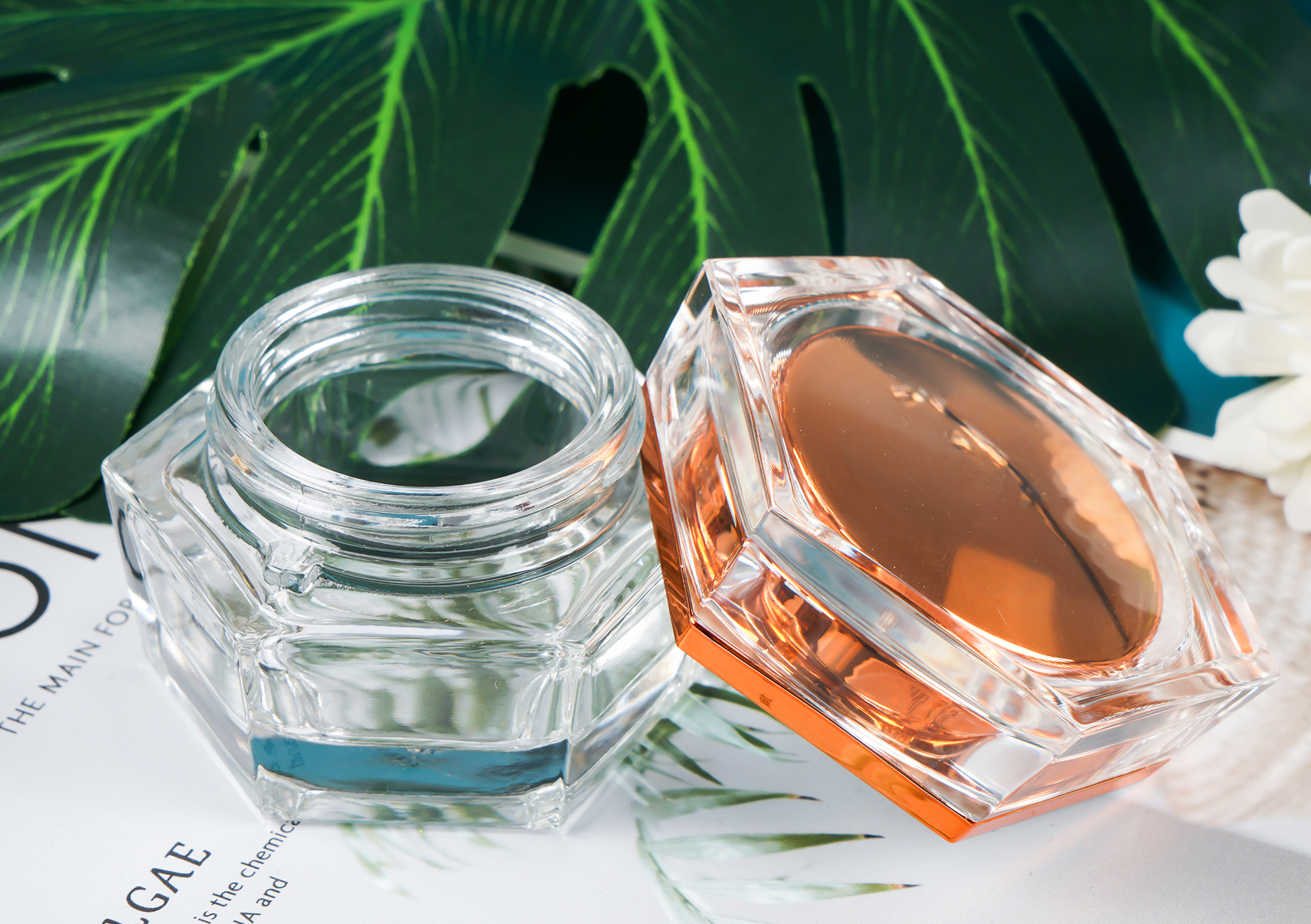 Hottest Design Wholesales Factory Price 30g Unique Glass Jar With Top Cap For Skincare