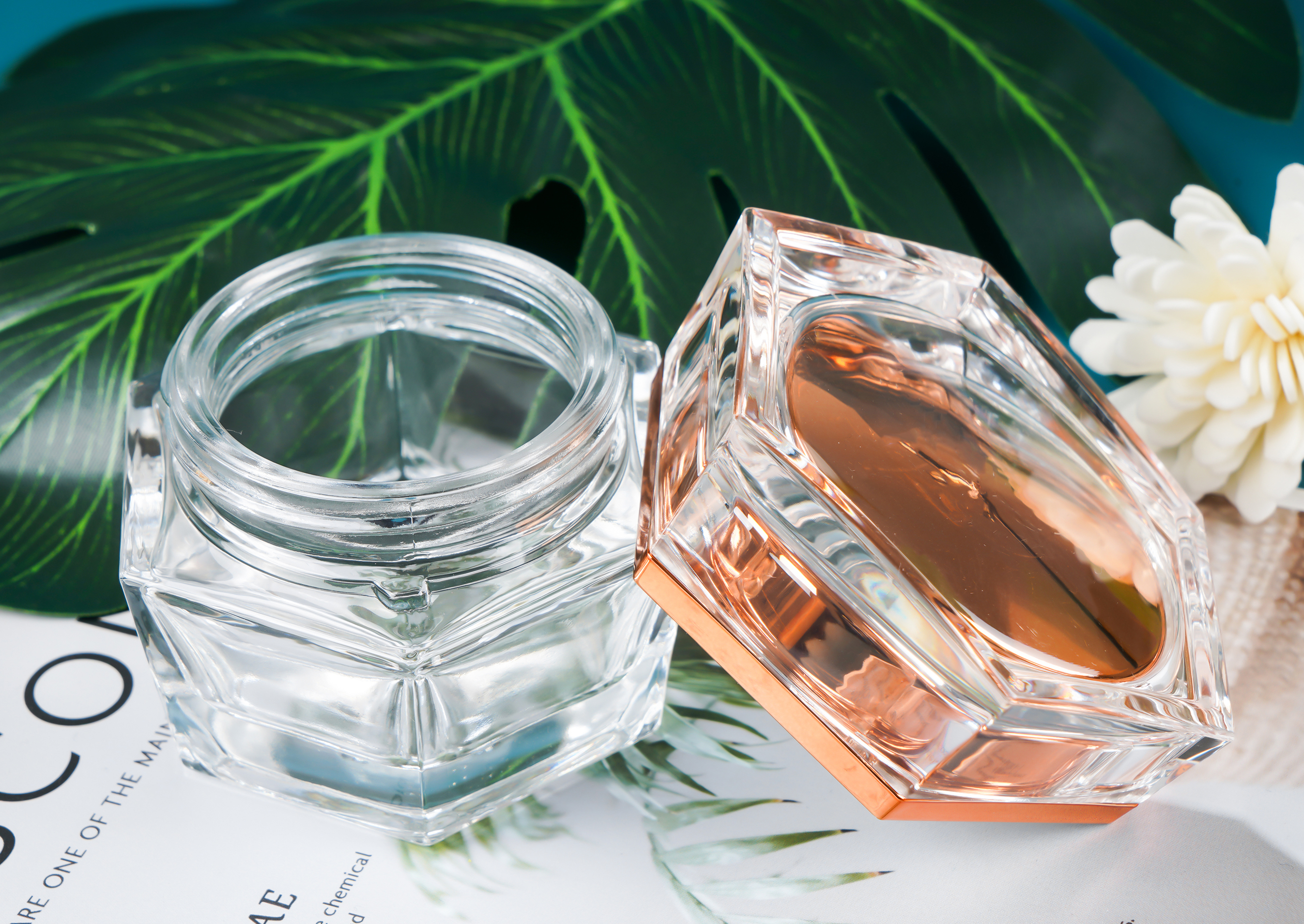 Hottest Design Wholesales Factory Price 30g Unique Glass Jar With Top Cap For Skincare