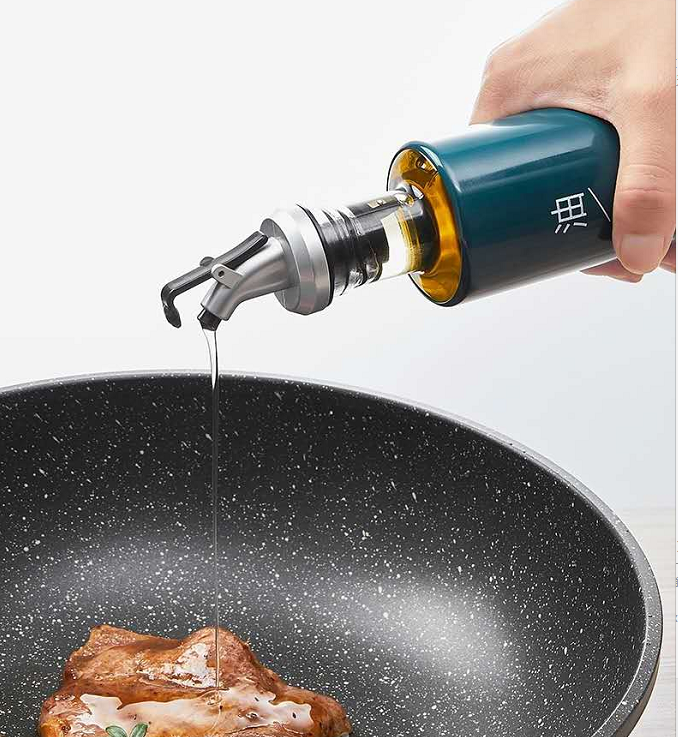 Household and kitchen soy sauce vinegar seasoning container box household filter oiler combination set oil storage tank