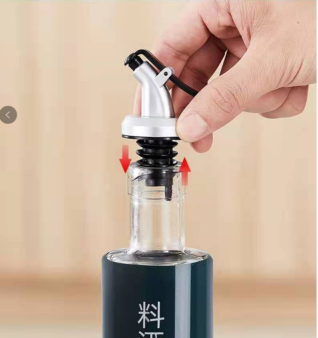 Household and kitchen soy sauce vinegar seasoning container box household filter oiler combination set oil storage tank