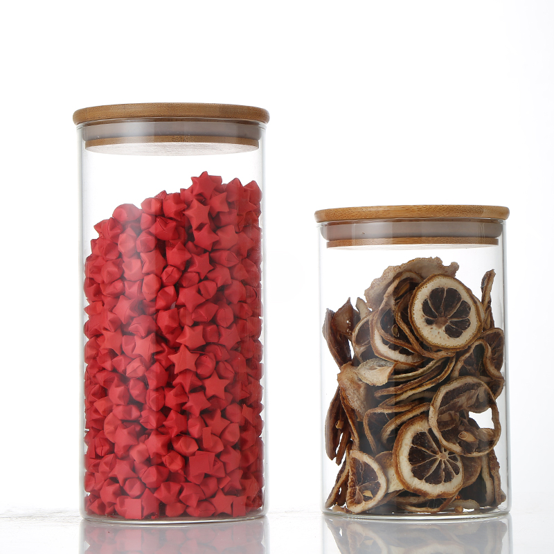 Household transparent glass bottles with a lid and high borosilicate glass sealed tank storage tank