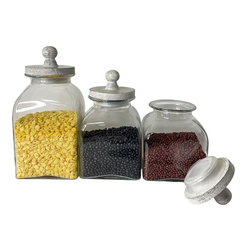 Household transparent glass sealed cans, tea storage tanks miscellaneous grains storage cans with lids.