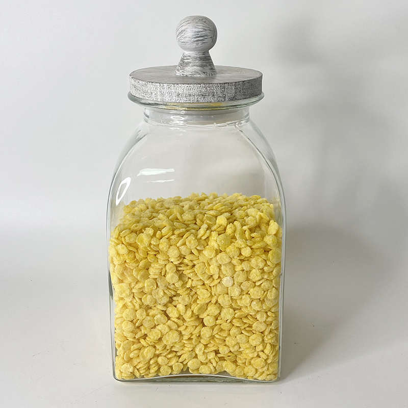 Household transparent glass sealed cans, tea storage tanks miscellaneous grains storage cans with lids.