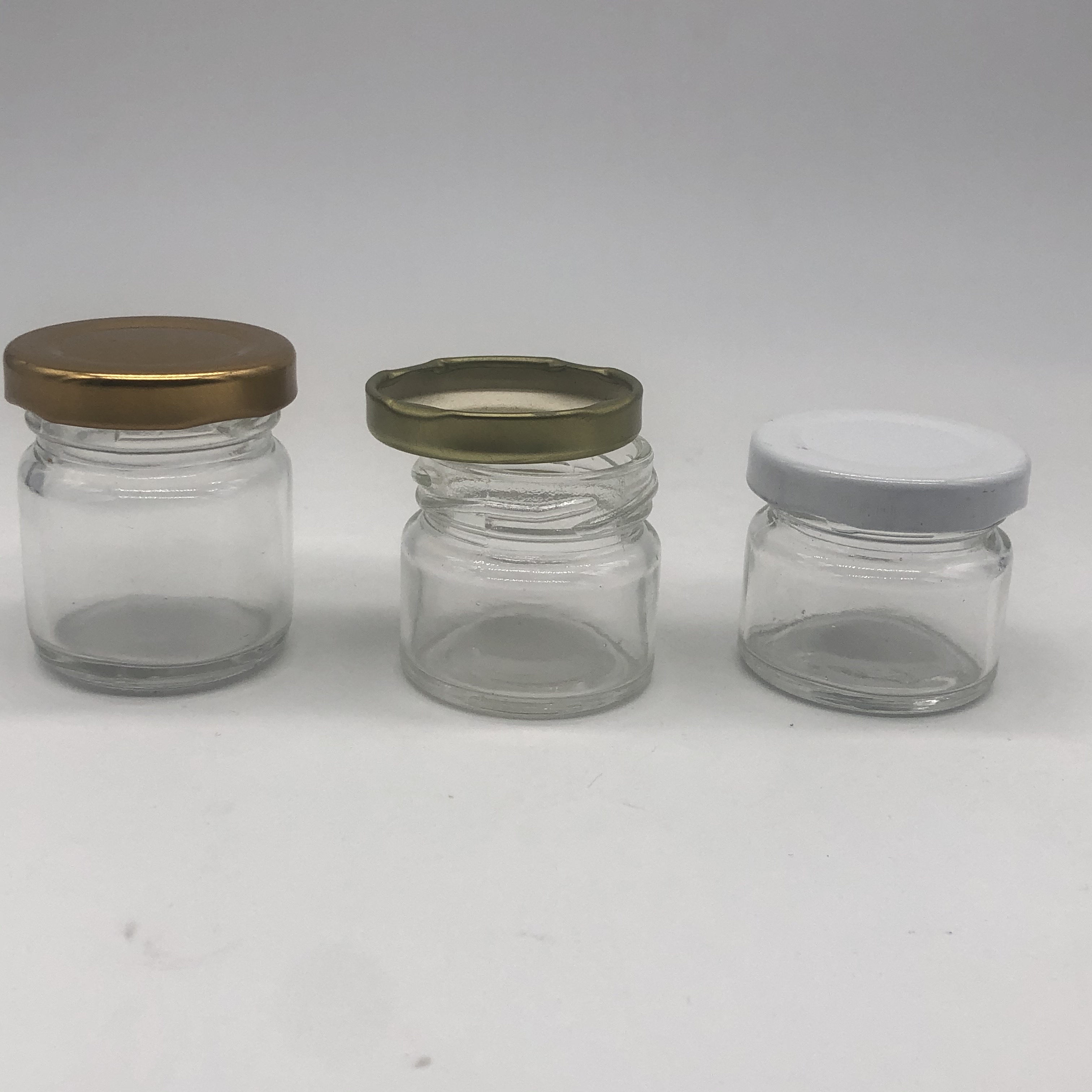 In stock 1 oz,5ml,10ml,15ml,20ml glass clear nest honey jar with metal lid