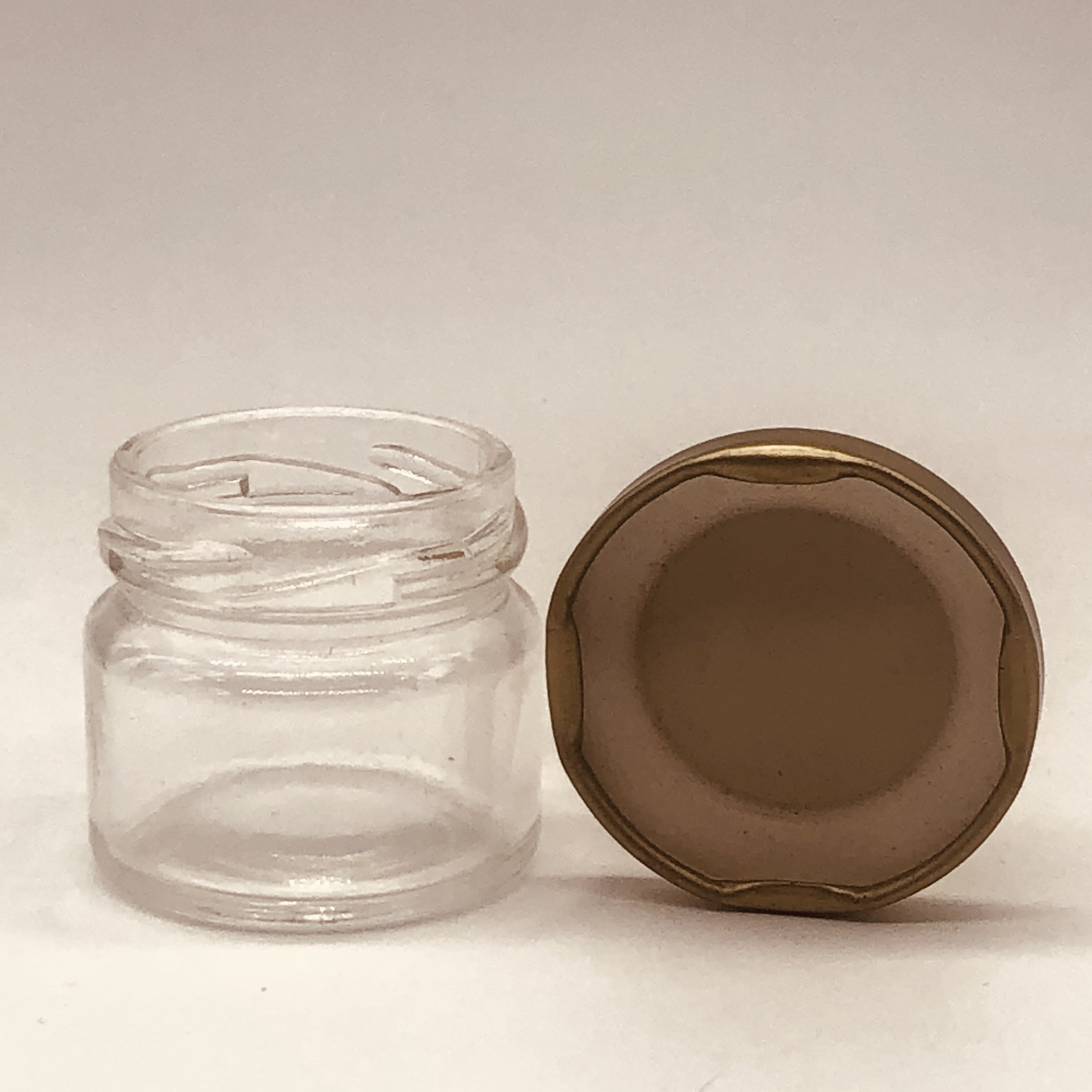 In stock 1 oz,5ml,10ml,15ml,20ml glass clear nest honey jar with metal lid