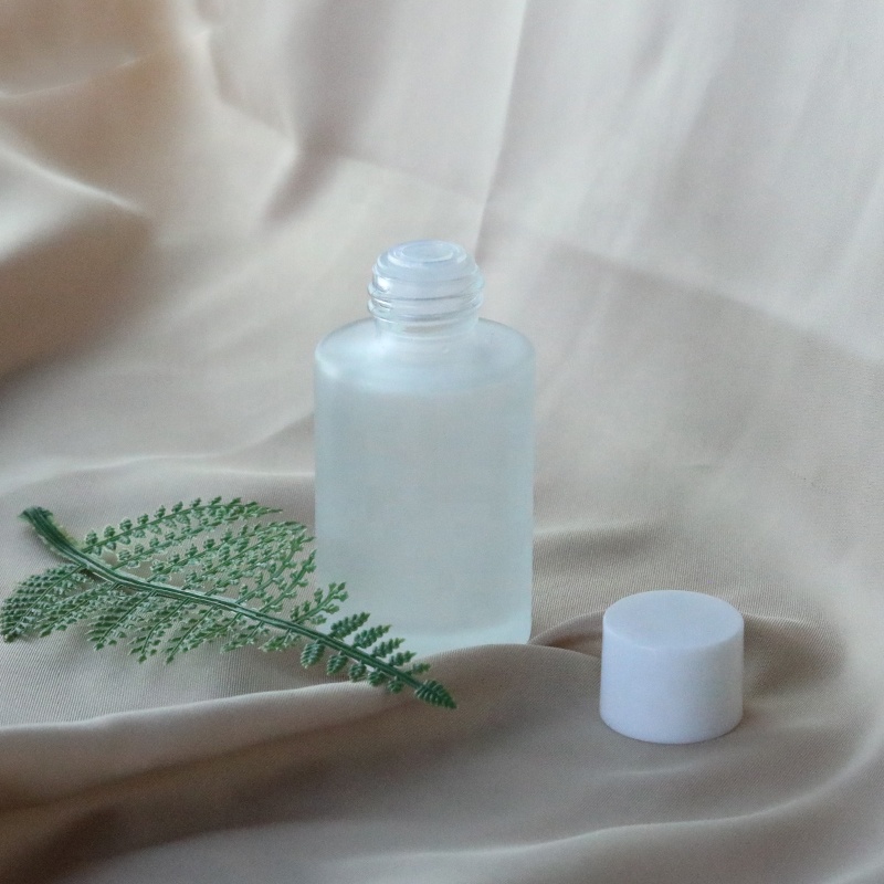 In stock 30ml 60ml 100ml 120ml flat shoulder frosted glass bottle toner with screw cap (EPG29)