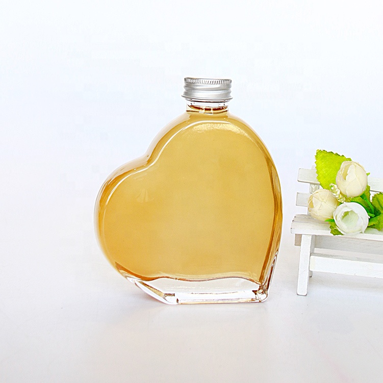 Innovation Unique 200ml Empty Clear Flat Glass Heart Beverage Bottles For Juice With Lid