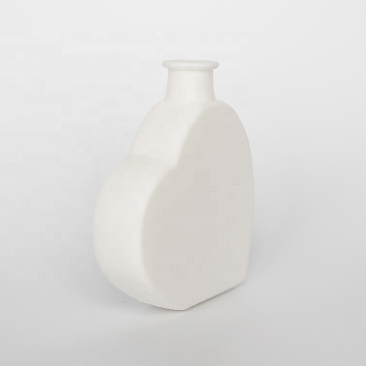 Innovation Unique 200ml Empty Clear Flat Glass Heart Beverage Bottles For Juice With Lid