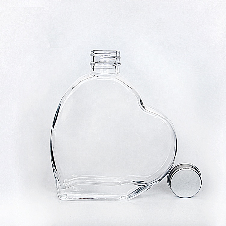 Innovation Unique 200ml Empty Clear Flat Glass Heart Beverage Bottles For Juice With Lid