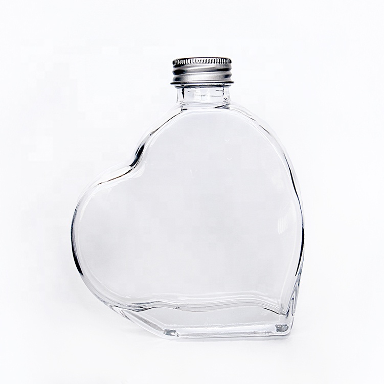 Innovation Unique 200ml Empty Clear Flat Glass Heart Beverage Bottles For Juice With Lid