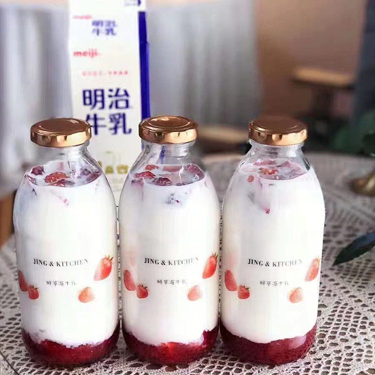 Ins style handmade yogurt bottle strawberry milk shake juice bottle 300ml 500ml