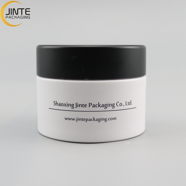 Jinte packaging 1ounce Cosmetic containers PETG jar Matte white body with paint black lids for travel samples jars