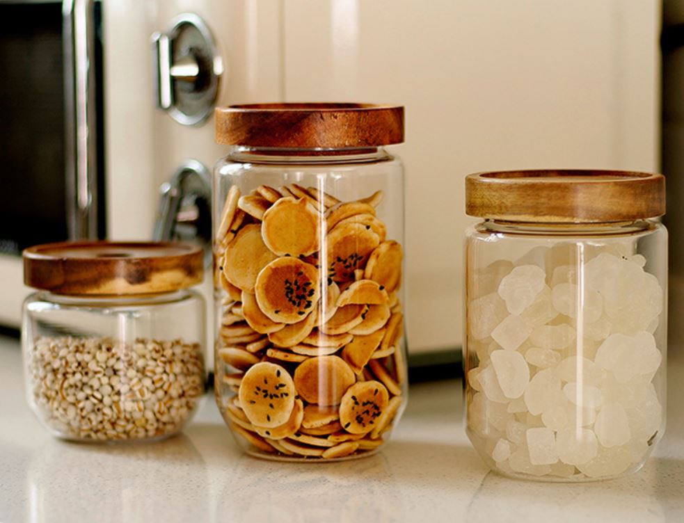 Kitchen Condiment Glass Jar Container Food Storage Bottle with Wooden Lid