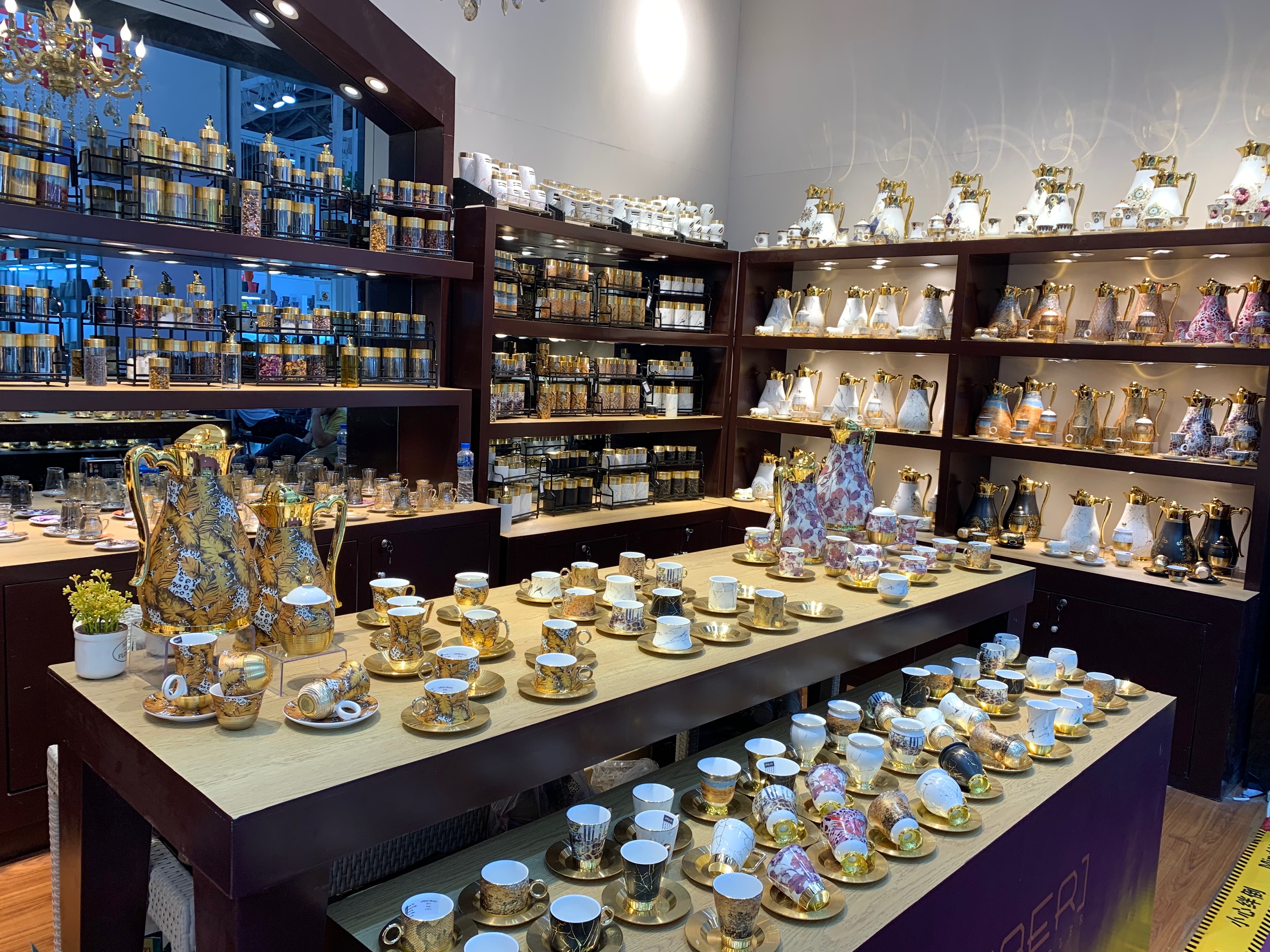 Kitchen accessories containers bottles white ceramic cookies tea coffee sugar canisters kitchen storage jars with gold lid