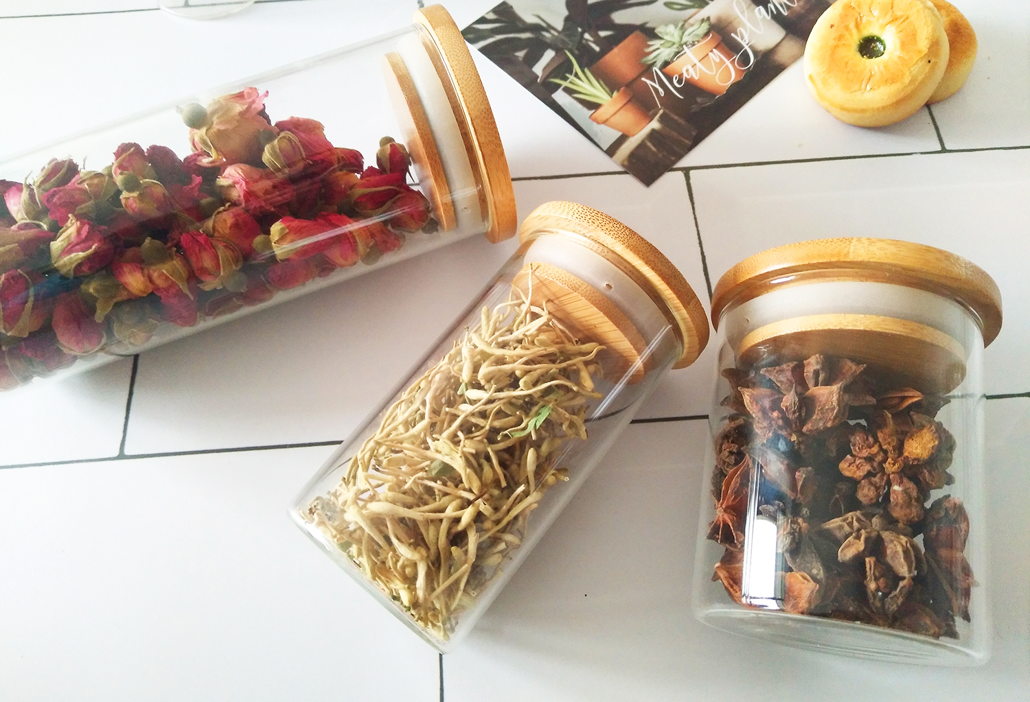 Kitchen food transparent jars with bamboo and wood LIDS can be stacked