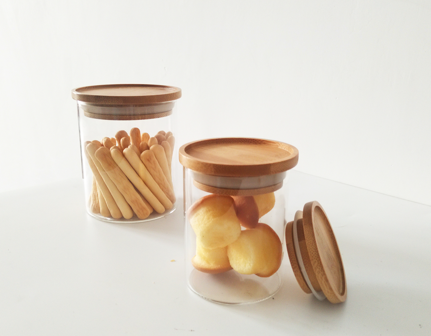 Kitchen food transparent jars with bamboo and wood LIDS can be stacked