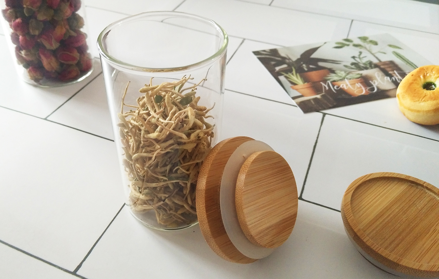 Kitchen food transparent jars with bamboo and wood LIDS can be stacked