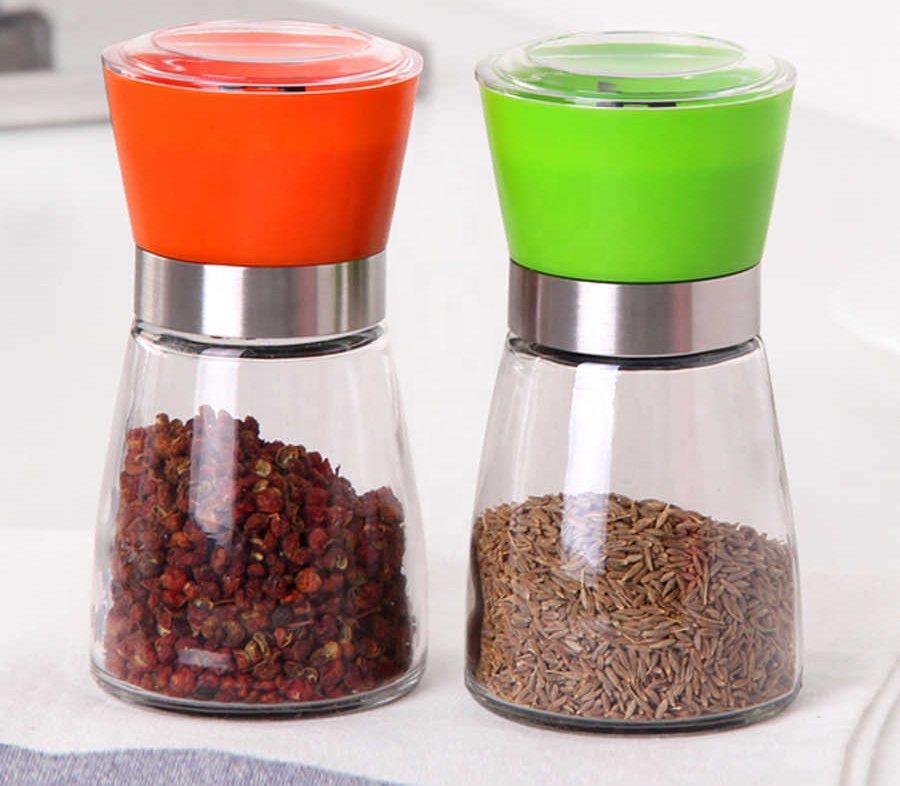 Kitchen use glass spice jars salt and pepper shakers grinder set