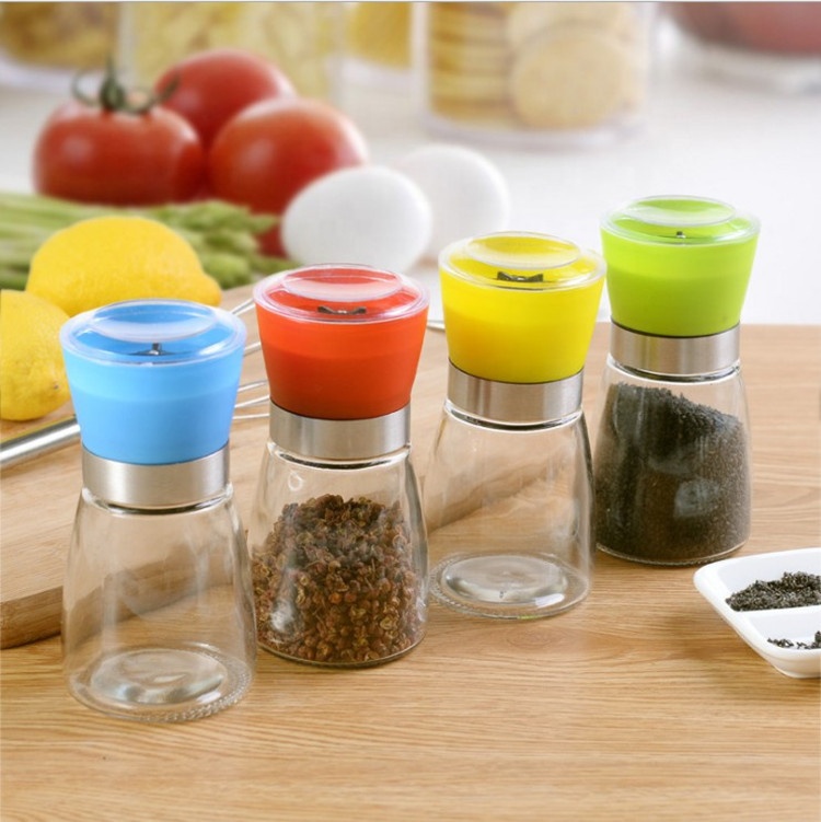 Kitchen use glass spice jars salt and pepper shakers grinder set