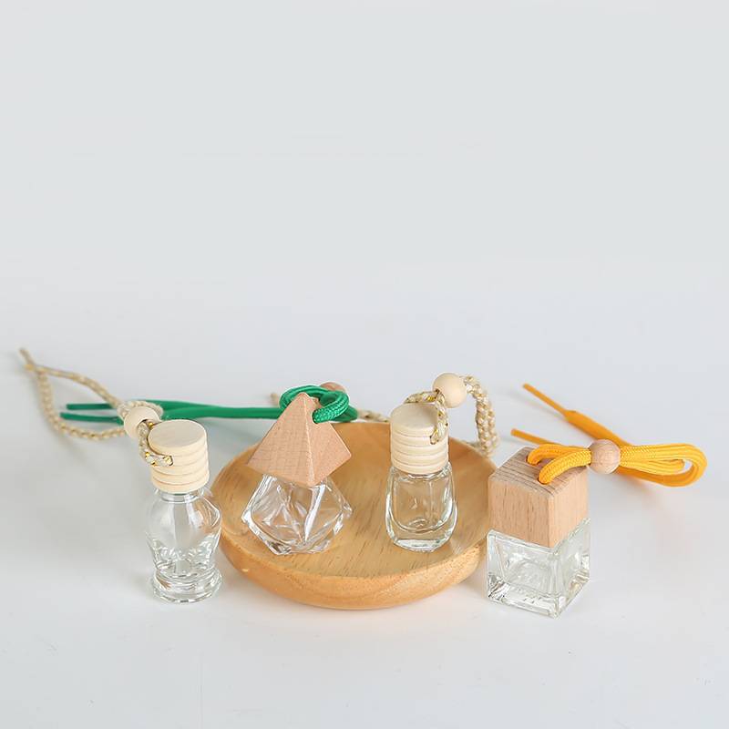 LANJING 5ml 10ml New empty glass gradient car perfume bottle with wooden cap C Diffuser Bottle