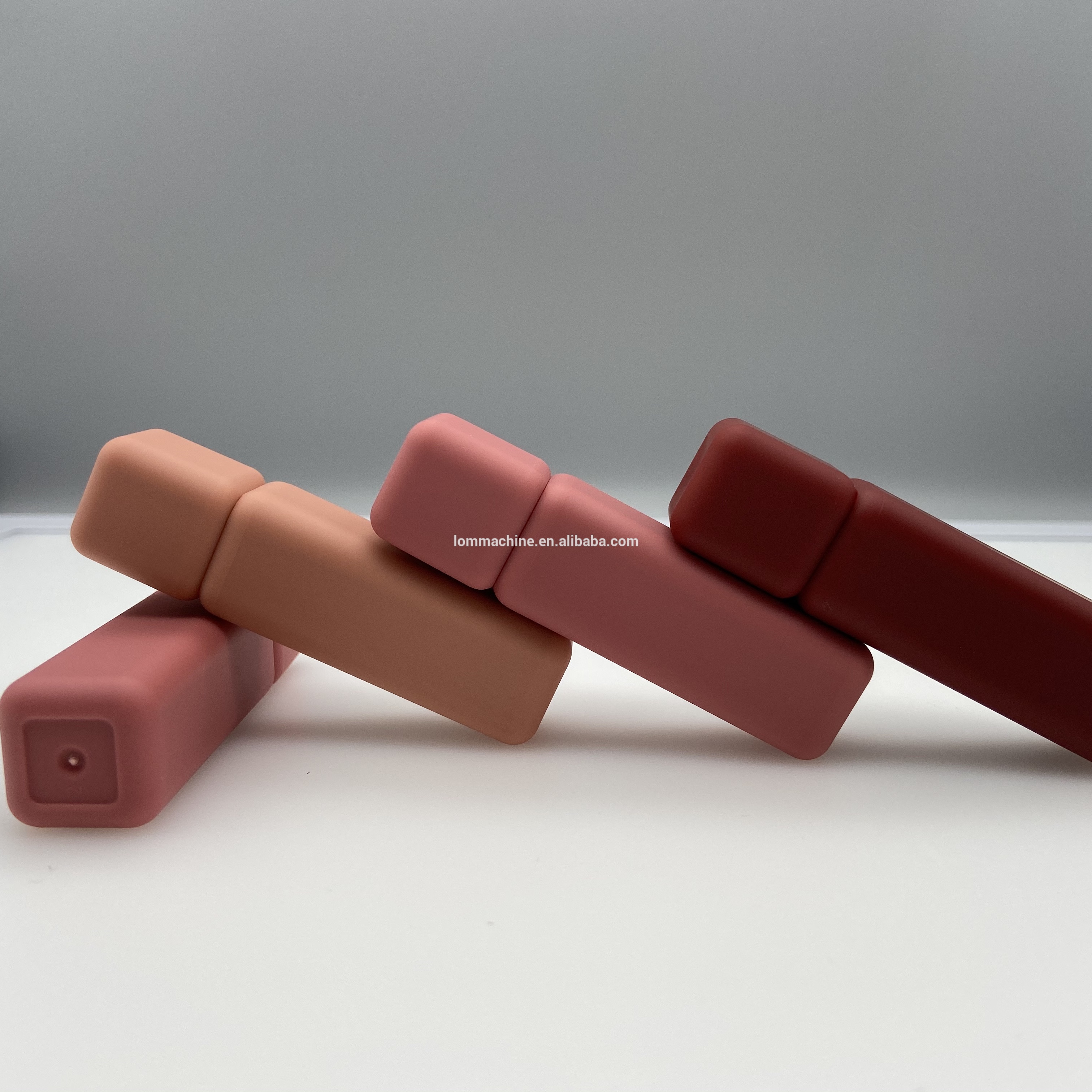 LOM-A02 China Supply Cheap Bright Color Beautiful Colors Lip Gloss Private Label rubber square bottles